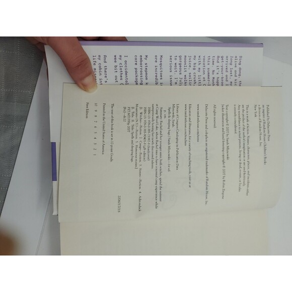 1st Edition Spells &  Sleeping Bags by Sarah Mlynowski Magic in Manhattan Ser. - Picture 8 of 9